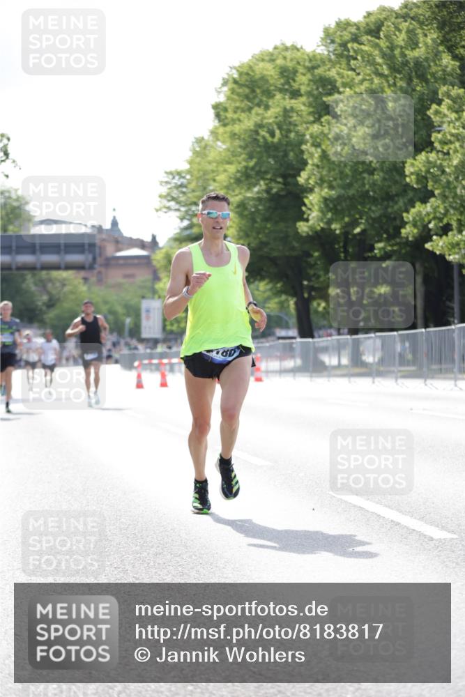 29.06.2025 - hella hamburg halbmarathon Jannik Wohlers http://msf.ph/oto/8183817 29.06.2025 09:43:05 Lombardsbrücke 1271, 2180, 6090, 7380, 9565, 9767, 10867, 13374, 14757, 15483, 15671, 18328, 18693, 18695, 18989 meine-sportfotos.de