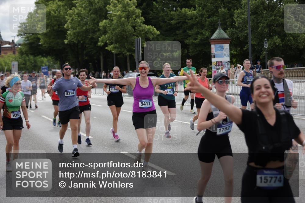 29.06.2025 - hella hamburg halbmarathon Jannik Wohlers http://msf.ph/oto/8183841 29.06.2025 11:10:47 Lombardsbrücke 1810, 4023, 4024, 4025, 4026, 4157, 4269, 4452, 5411, 5797, 6004, 6018, 6651, 6729, 6743, 6933, 7207, 8314, 8802, 8964, 9362, 9375, 9581, 10170, 10758, 10883, 11807, 13546, 14132, 15371, 15373, 15774, 15786, 15787, 15810, 17507, 17821, 18263, 18463, 18639, 18752, 19179 meine-sportfotos.de