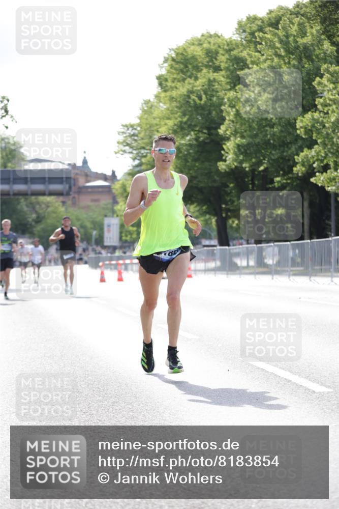29.06.2025 - hella hamburg halbmarathon Jannik Wohlers http://msf.ph/oto/8183854 29.06.2025 09:43:05 Lombardsbrücke 1271, 2180, 6090, 7380, 9565, 9767, 10867, 13374, 14757, 15483, 15671, 18328, 18693, 18695, 18989 meine-sportfotos.de