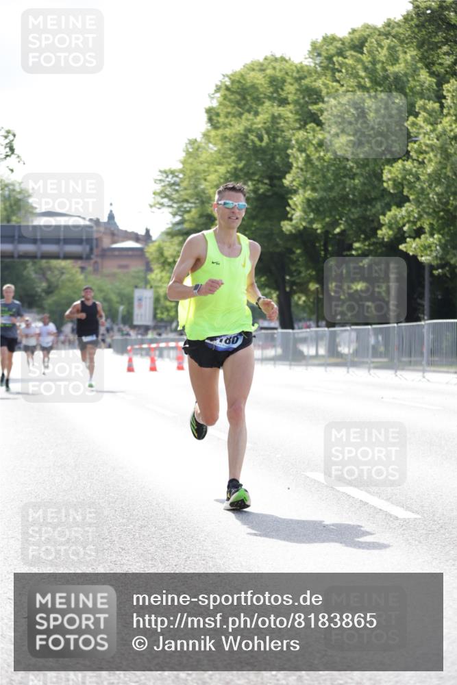 29.06.2025 - hella hamburg halbmarathon Jannik Wohlers http://msf.ph/oto/8183865 29.06.2025 09:43:05 Lombardsbrücke 1271, 2180, 6090, 7380, 9565, 9767, 10867, 13374, 14757, 15483, 15671, 18328, 18693, 18695, 18989 meine-sportfotos.de