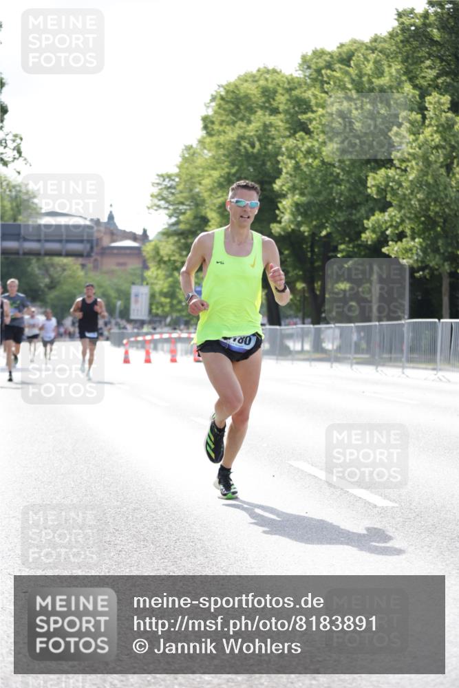 29.06.2025 - hella hamburg halbmarathon Jannik Wohlers http://msf.ph/oto/8183891 29.06.2025 09:43:06 Lombardsbrücke 1271, 2075, 2180, 6090, 7380, 8318, 9767, 13374, 15023, 15483, 15671 meine-sportfotos.de
