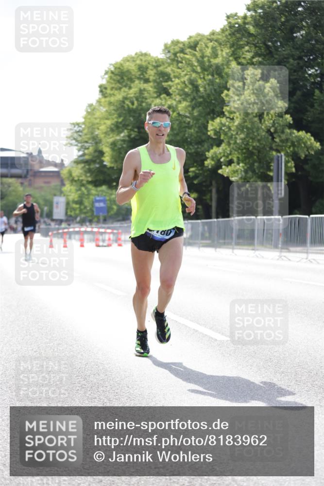 29.06.2025 - hella hamburg halbmarathon Jannik Wohlers http://msf.ph/oto/8183962 29.06.2025 09:43:06 Lombardsbrücke 1271, 2075, 2180, 6090, 7380, 8318, 9767, 13374, 15023, 15483, 15671 meine-sportfotos.de