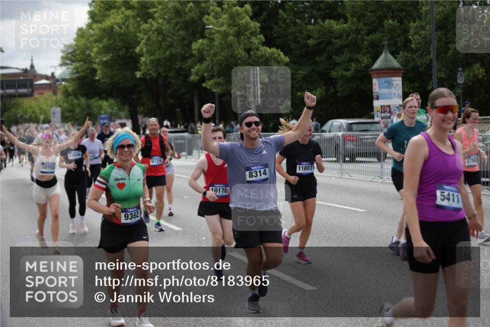 29.06.2025 - hella hamburg halbmarathon Jannik Wohlers http://msf.ph/oto/8183965 29.06.2025 11:10:49 Lombardsbrücke 2373, 4023, 4024, 4025, 4026, 4157, 4269, 4452, 5411, 5797, 6004, 6018, 6651, 6729, 6743, 6933, 7207, 8314, 8802, 8964, 9375, 10021, 10170, 10758, 10883, 11807, 13546, 14132, 15371, 15373, 15774, 15810, 17507, 17821, 18463, 18639, 18752, 19179 meine-sportfotos.de