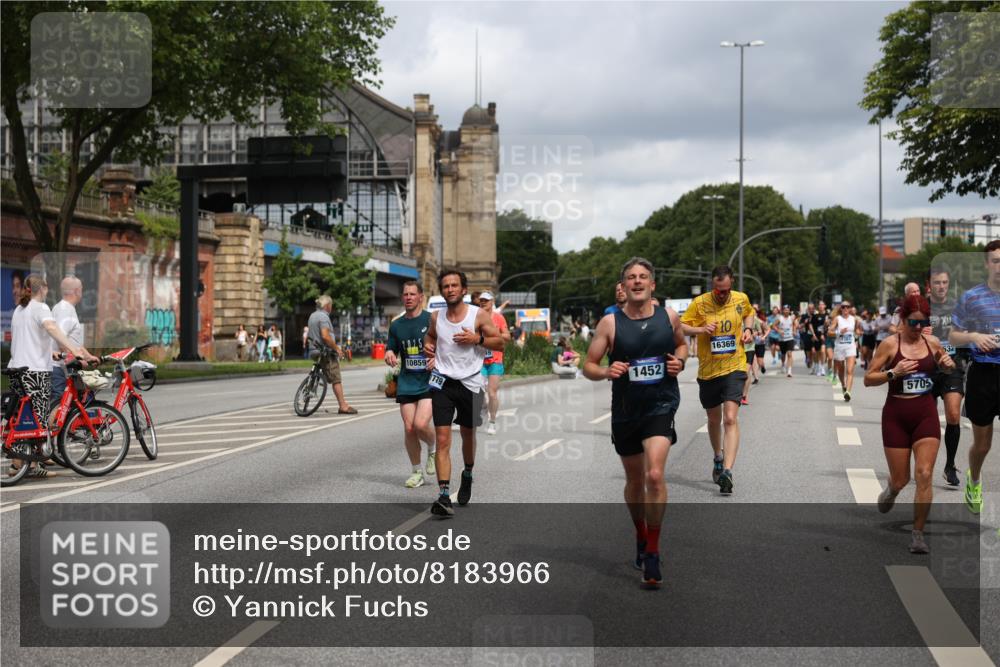 29.06.2025 - hella hamburg halbmarathon Yannick Fuchs http://msf.ph/oto/8183966 29.06.2025 10:43:26 20KM 1094, 1342, 1381, 1452, 1476, 2013, 2504, 2592, 2596, 2706, 2889, 2937, 3060, 4017, 4183, 4185, 4832, 4847, 4890, 5460, 5705, 6158, 7067, 7297, 8112, 8302, 8821, 9038, 9126, 9213, 9463, 9619, 9649, 9695, 9924, 10053, 10184, 10859, 10860, 11340, 11519, 11579, 11679, 11779, 11819, 11977, 12094, 12421, 12533, 12670, 13233, 13269, 13688, 14526, 15422, 15523, 15857, 15894, 16114, 16369, 16592, 16627, 16731, 17173, 17632, 18058, 18842, 18873, 18887 meine-sportfotos.de