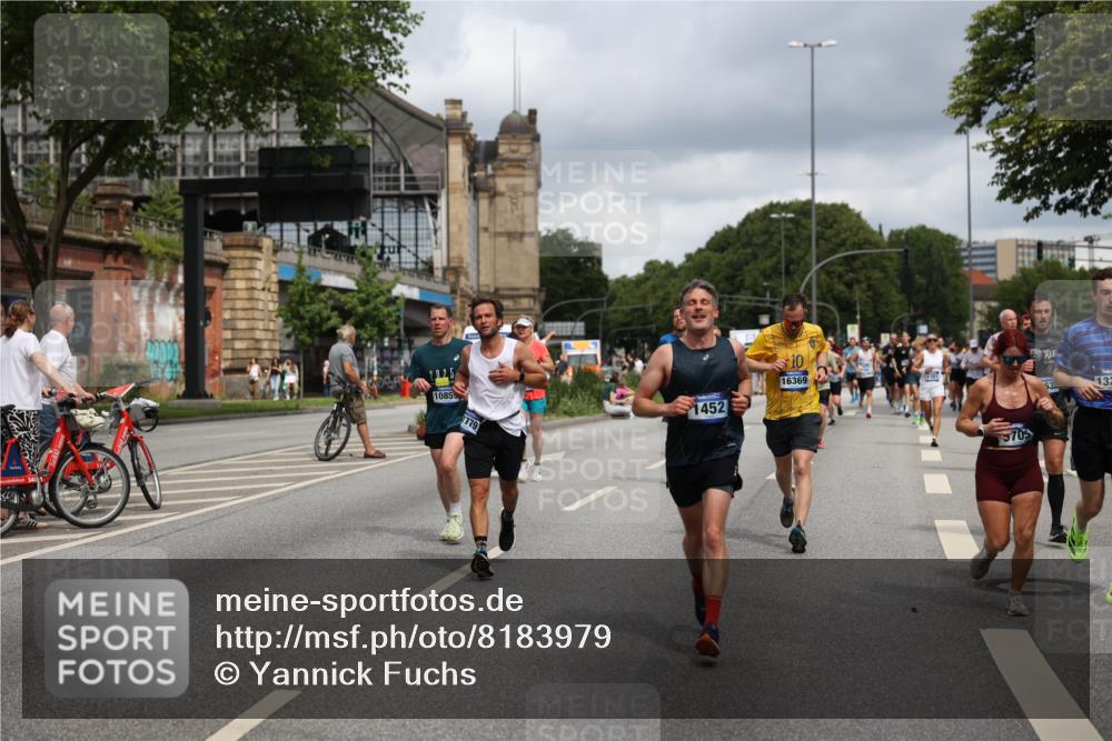 29.06.2025 - hella hamburg halbmarathon Yannick Fuchs http://msf.ph/oto/8183979 29.06.2025 10:43:26 20KM 1094, 1342, 1381, 1452, 1476, 2013, 2504, 2592, 2596, 2706, 2889, 2937, 3060, 4017, 4183, 4185, 4832, 4847, 4890, 5460, 5705, 6158, 7067, 7297, 8112, 8302, 8821, 9038, 9126, 9213, 9463, 9619, 9649, 9695, 9924, 10053, 10184, 10859, 10860, 11340, 11519, 11579, 11679, 11779, 11819, 11977, 12094, 12421, 12533, 12670, 13233, 13269, 13688, 14526, 15422, 15523, 15857, 15894, 16114, 16369, 16592, 16627, 16731, 17173, 17632, 18058, 18842, 18873, 18887 meine-sportfotos.de