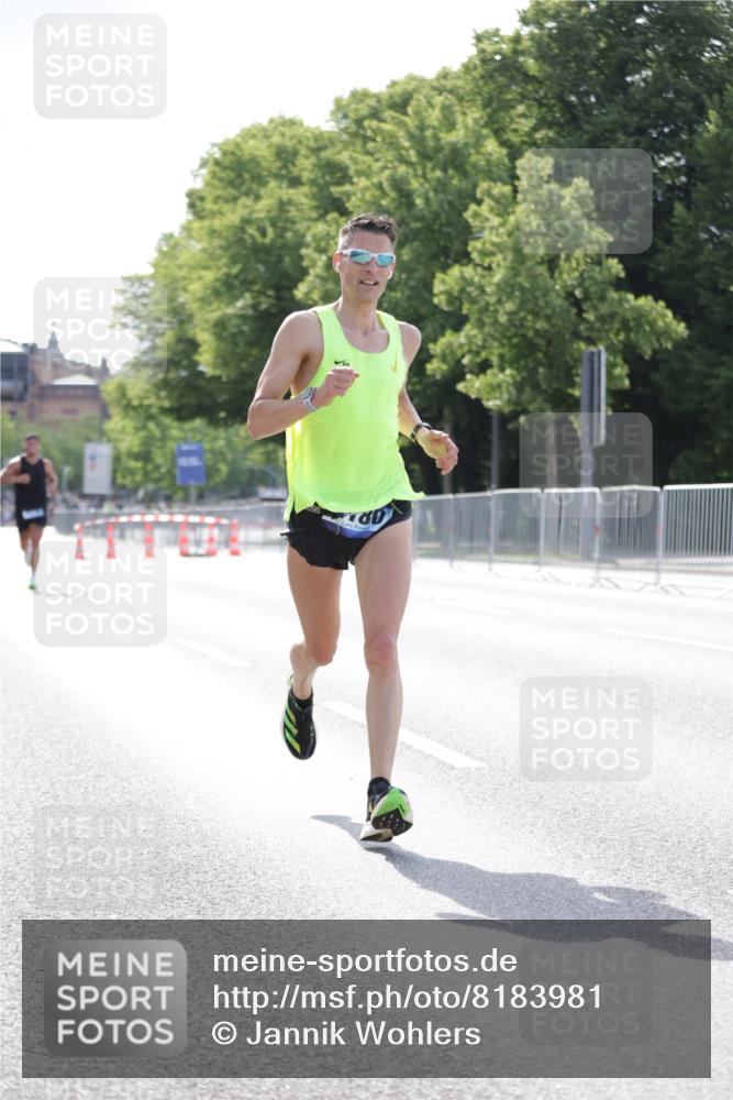29.06.2025 - hella hamburg halbmarathon Jannik Wohlers http://msf.ph/oto/8183981 29.06.2025 09:43:06 Lombardsbrücke 1271, 2075, 2180, 6090, 7380, 8318, 9767, 13374, 15023, 15483, 15671 meine-sportfotos.de