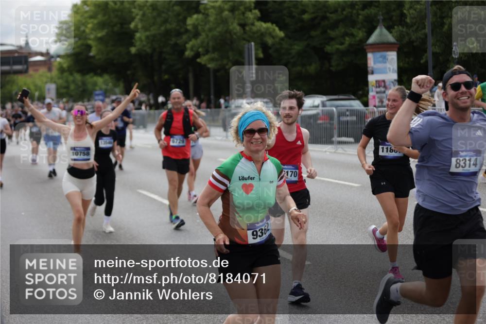 29.06.2025 - hella hamburg halbmarathon Jannik Wohlers http://msf.ph/oto/8184071 29.06.2025 11:10:50 Lombardsbrücke 2373, 4023, 4024, 4025, 4026, 4157, 4269, 4452, 5411, 5797, 6004, 6018, 6651, 6729, 6743, 6933, 7207, 8314, 8802, 8964, 9375, 10021, 10170, 10758, 10883, 11807, 13546, 14132, 15774, 15810, 17507, 17821, 18463, 18639, 18752, 19179 meine-sportfotos.de