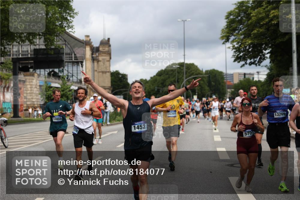 29.06.2025 - hella hamburg halbmarathon Yannick Fuchs http://msf.ph/oto/8184077 29.06.2025 10:43:27 20KM 1094, 1342, 1381, 1452, 1476, 2013, 2504, 2592, 2596, 2706, 2889, 2937, 3060, 4017, 4183, 4185, 4832, 5460, 5705, 6158, 7067, 7297, 8112, 8302, 8821, 9038, 9126, 9213, 9463, 9619, 9649, 9695, 9924, 10053, 10184, 10859, 10860, 11340, 11519, 11579, 11679, 11779, 11819, 11977, 12094, 12421, 12533, 12670, 13233, 13269, 13688, 14526, 15422, 15523, 15857, 15894, 16114, 16369, 16592, 16627, 16653, 16731, 16891, 17173, 17632, 18058, 18842, 18873 meine-sportfotos.de