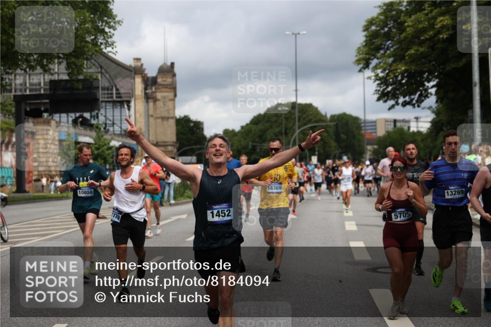 29.06.2025 - hella hamburg halbmarathon Yannick Fuchs http://msf.ph/oto/8184094 29.06.2025 10:43:27 20KM 1094, 1342, 1381, 1452, 1476, 2013, 2504, 2592, 2596, 2706, 2889, 2937, 3060, 4017, 4183, 4185, 4832, 5460, 5705, 6158, 7067, 7297, 8112, 8302, 8821, 9038, 9126, 9213, 9463, 9619, 9649, 9695, 9924, 10053, 10184, 10859, 10860, 11340, 11519, 11579, 11679, 11779, 11819, 11977, 12094, 12421, 12533, 12670, 13233, 13269, 13688, 14526, 15422, 15523, 15857, 15894, 16114, 16369, 16592, 16627, 16653, 16731, 16891, 17173, 17632, 18058, 18842, 18873 meine-sportfotos.de