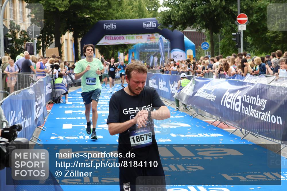 29.06.2025 - hella hamburg halbmarathon Zöllner http://msf.ph/oto/8184110 29.06.2025 10:33:07 Ziel 11169, 14276, 17802, 18679 meine-sportfotos.de