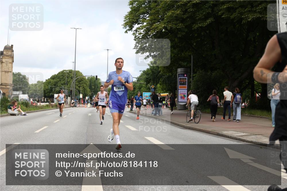 29.06.2025 - hella hamburg halbmarathon Yannick Fuchs http://msf.ph/oto/8184118 29.06.2025 10:29:04 20KM 1080, 2228, 2879, 3005, 5550, 6305, 7534, 7884, 7901, 9376, 9519, 11019, 11202, 11230, 11661, 13771, 14448, 14549, 15500, 15902, 16148, 16243, 16417, 17751, 17877, 18026, 18837 meine-sportfotos.de