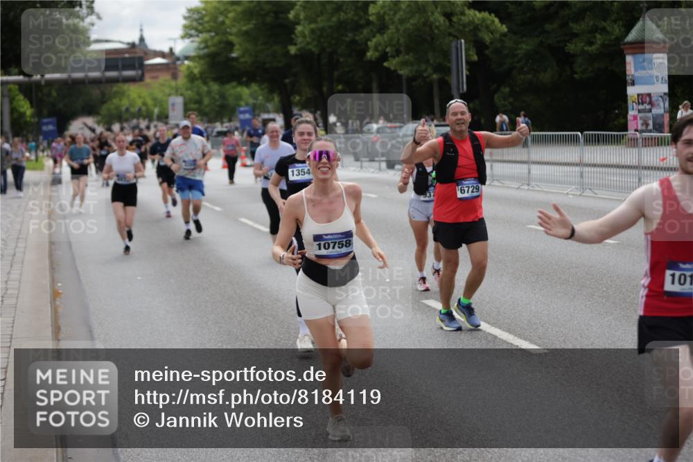 29.06.2025 - hella hamburg halbmarathon Jannik Wohlers http://msf.ph/oto/8184119 29.06.2025 11:10:51 Lombardsbrücke 2373, 4023, 4024, 4025, 4026, 4157, 4269, 4452, 5411, 5797, 6004, 6018, 6651, 6729, 6743, 6933, 7207, 8314, 8802, 8964, 9375, 10021, 10170, 10758, 10883, 11807, 13546, 14132, 15774, 15810, 16728, 17507, 17821, 18463, 18639, 18752, 19179 meine-sportfotos.de