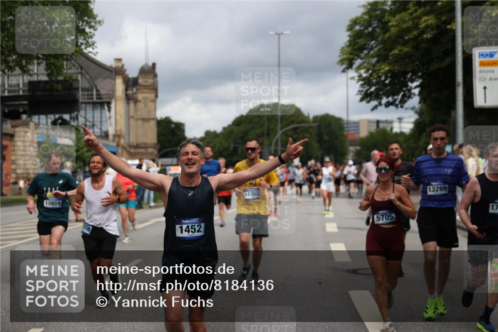 29.06.2025 - hella hamburg halbmarathon Yannick Fuchs http://msf.ph/oto/8184136 29.06.2025 10:43:27 20KM 1094, 1342, 1381, 1452, 1476, 2013, 2504, 2592, 2596, 2706, 2889, 2937, 3060, 4017, 4183, 4185, 4832, 5460, 5705, 6158, 7067, 7297, 8112, 8302, 8821, 9038, 9126, 9213, 9463, 9619, 9649, 9695, 9924, 10053, 10184, 10859, 10860, 11340, 11519, 11579, 11679, 11779, 11819, 11977, 12094, 12421, 12533, 12670, 13233, 13269, 13688, 14526, 15422, 15523, 15857, 15894, 16114, 16369, 16592, 16627, 16653, 16731, 16891, 17173, 17632, 18058, 18842, 18873 meine-sportfotos.de