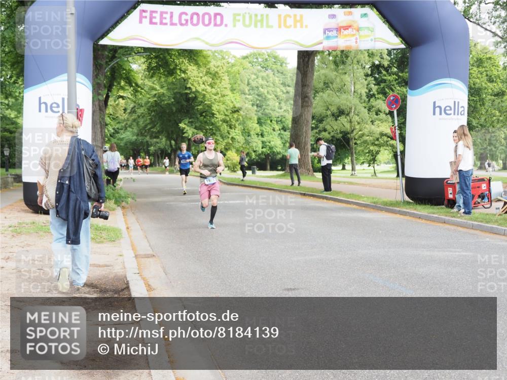29.06.2025 - hella hamburg halbmarathon MichiJ http://msf.ph/oto/8184139 29.06.2025 10:18:03 Zwischen KM18-KM19 13383 meine-sportfotos.de