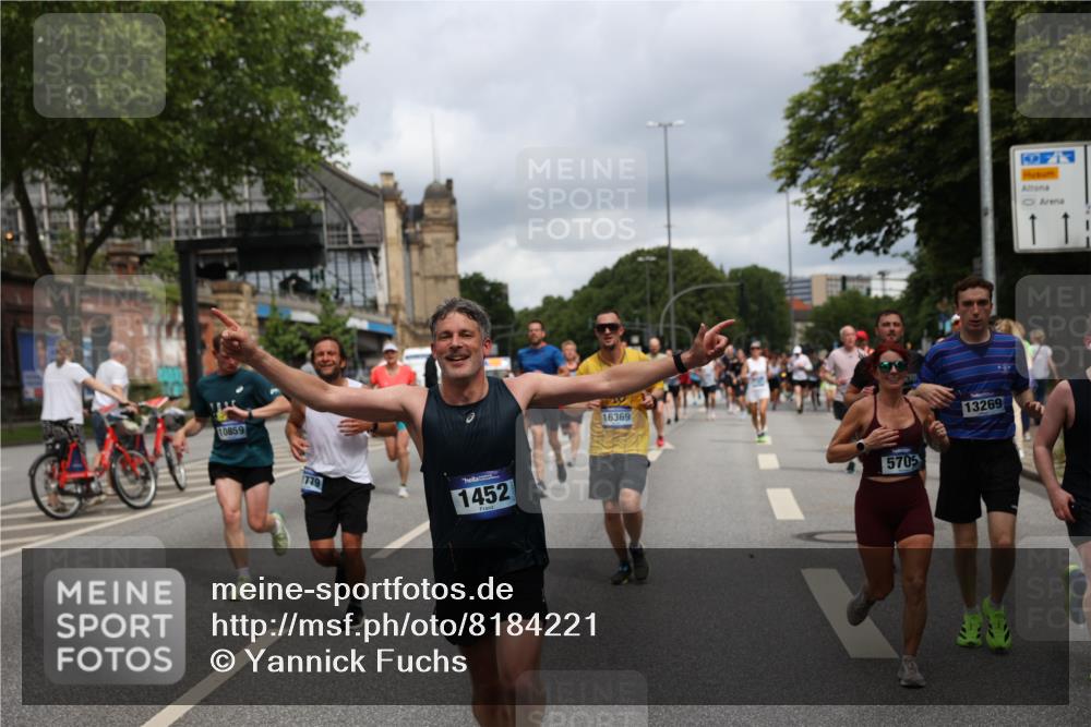29.06.2025 - hella hamburg halbmarathon Yannick Fuchs http://msf.ph/oto/8184221 29.06.2025 10:43:28 20KM 1094, 1342, 1381, 1452, 1476, 2013, 2504, 2592, 2596, 2706, 2889, 2937, 3060, 4017, 4183, 4185, 4832, 5460, 5705, 6158, 7067, 7297, 8112, 8302, 8821, 9038, 9126, 9213, 9463, 9619, 9649, 9695, 9924, 10053, 10184, 10859, 10860, 11340, 11519, 11579, 11679, 11779, 11819, 11977, 12094, 12421, 12533, 12670, 13233, 13269, 13688, 14526, 15422, 15523, 15857, 15894, 16114, 16369, 16627, 16653, 16731, 16891, 17173, 17632, 17753, 18058, 18842, 18873 meine-sportfotos.de