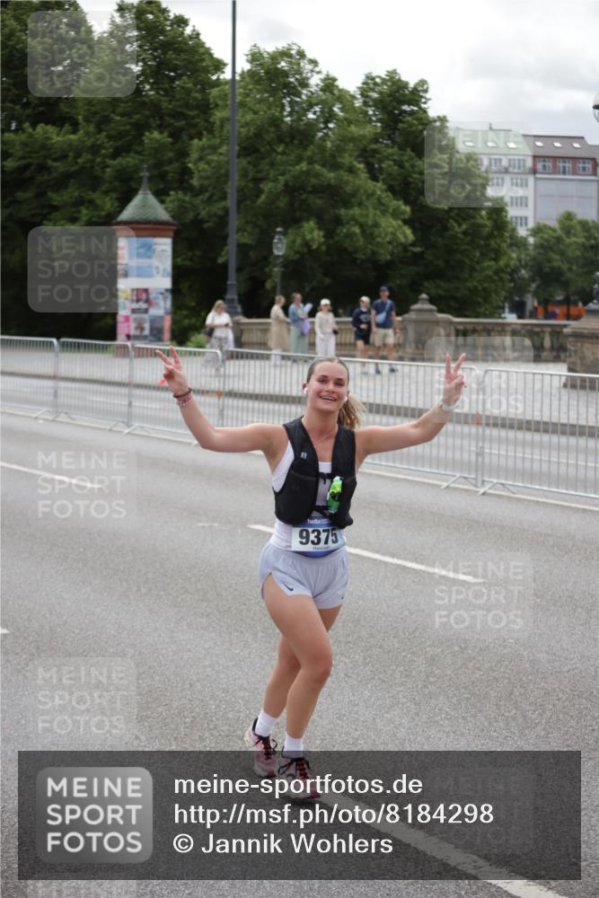 29.06.2025 - hella hamburg halbmarathon Jannik Wohlers http://msf.ph/oto/8184298 29.06.2025 11:10:53 Lombardsbrücke 2373, 4023, 4024, 4025, 4026, 4157, 4269, 4452, 5411, 5797, 6004, 6018, 6651, 6729, 6743, 6933, 7207, 8314, 8802, 9375, 10021, 10170, 10758, 10883, 11104, 11807, 13546, 14132, 15691, 15729, 15774, 15810, 16728, 17330, 17507, 17821, 18463, 18639, 18752, 19179 meine-sportfotos.de