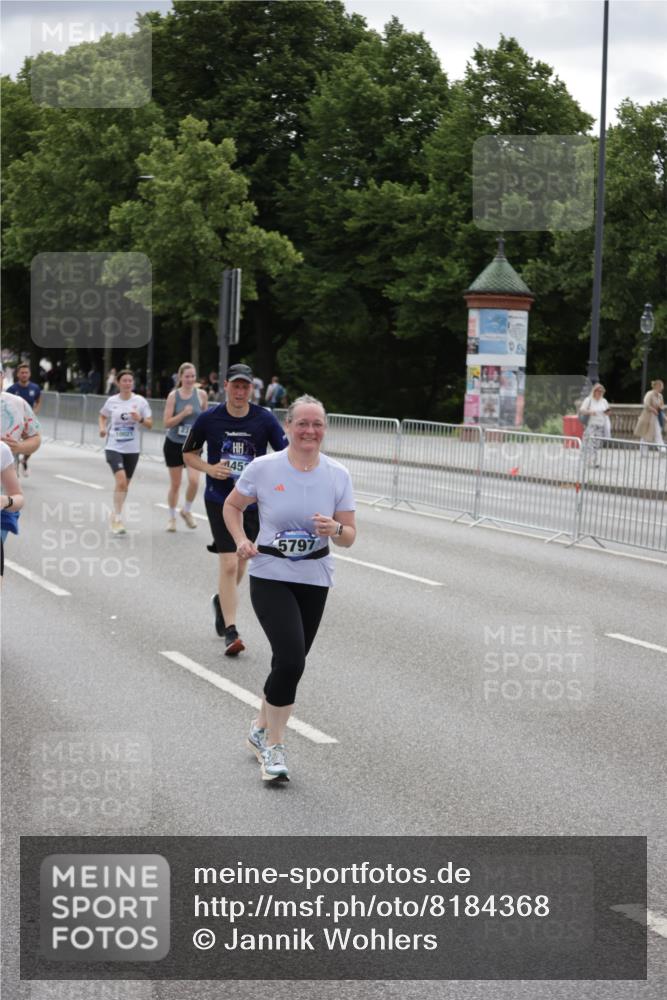 29.06.2025 - hella hamburg halbmarathon Jannik Wohlers http://msf.ph/oto/8184368 29.06.2025 11:10:54 Lombardsbrücke 2345, 2373, 4024, 4025, 4157, 4269, 4452, 5411, 5797, 6004, 6018, 6729, 6743, 6933, 7207, 8294, 8314, 8802, 9375, 10021, 10170, 10758, 10883, 11104, 11807, 14132, 15241, 15691, 15729, 15774, 15810, 16728, 17330, 17507, 17821, 18463, 18639, 18752, 19179 meine-sportfotos.de