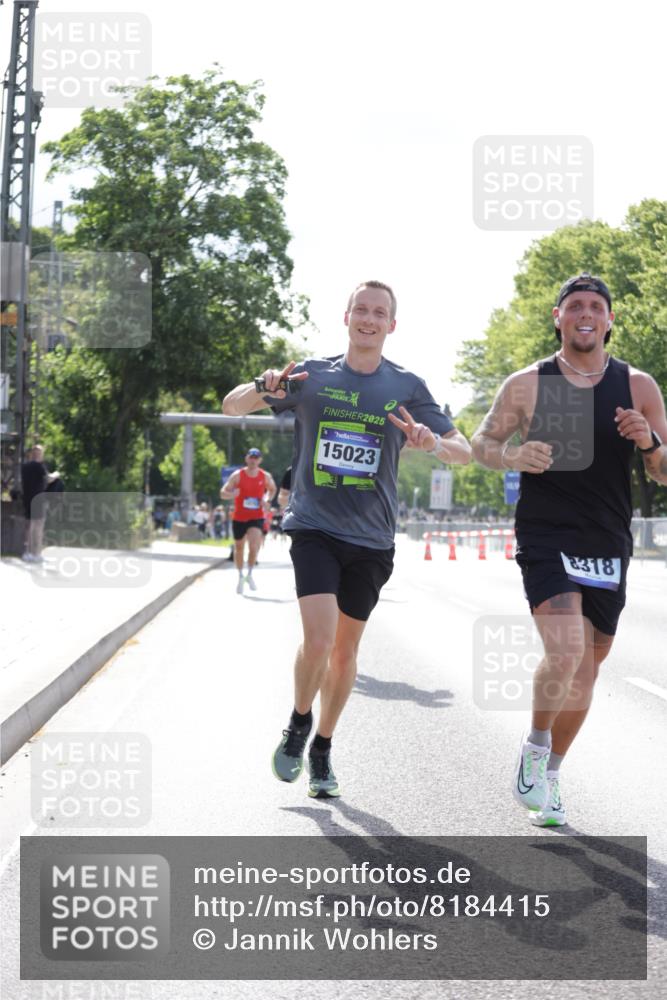 29.06.2025 - hella hamburg halbmarathon Jannik Wohlers http://msf.ph/oto/8184415 29.06.2025 09:43:12 Lombardsbrücke 2075, 2180, 2203, 7380, 8318, 10351, 13941, 15023, 15136, 17893, 18763 meine-sportfotos.de