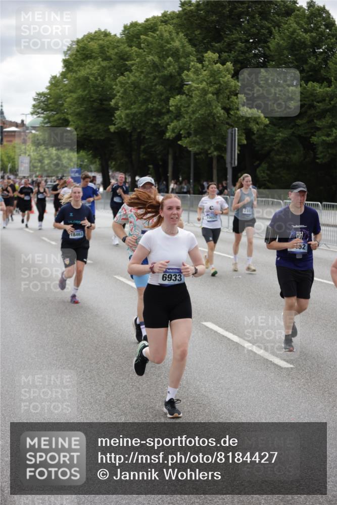 29.06.2025 - hella hamburg halbmarathon Jannik Wohlers http://msf.ph/oto/8184427 29.06.2025 11:10:55 Lombardsbrücke 2345, 2373, 4024, 4157, 4269, 4452, 5411, 5797, 6004, 6018, 6729, 6743, 6933, 8294, 8314, 8802, 9375, 9703, 10021, 10170, 10758, 10883, 11104, 11807, 14132, 15241, 15691, 15729, 15774, 15810, 16728, 17330, 17507, 17821, 18463, 18639, 18752, 19179 meine-sportfotos.de