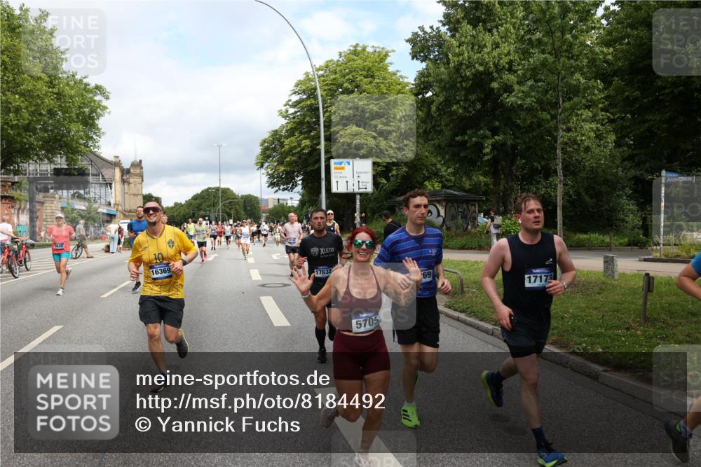 29.06.2025 - hella hamburg halbmarathon Yannick Fuchs http://msf.ph/oto/8184492 29.06.2025 10:43:29 20KM 1094, 1342, 1381, 1452, 1476, 2013, 2504, 2592, 2596, 2706, 2889, 2937, 3060, 4017, 4183, 4185, 4832, 5460, 5705, 6158, 7067, 7297, 7332, 8112, 8302, 8821, 9038, 9126, 9213, 9463, 9619, 9649, 9695, 9924, 10053, 10184, 10859, 10860, 11340, 11519, 11579, 11679, 11779, 11819, 11977, 12094, 12421, 12533, 12670, 13233, 13269, 13688, 14526, 15422, 15523, 15857, 15894, 16114, 16369, 16627, 16653, 16731, 16891, 17173, 17632, 17753, 18058, 18842, 18873 meine-sportfotos.de