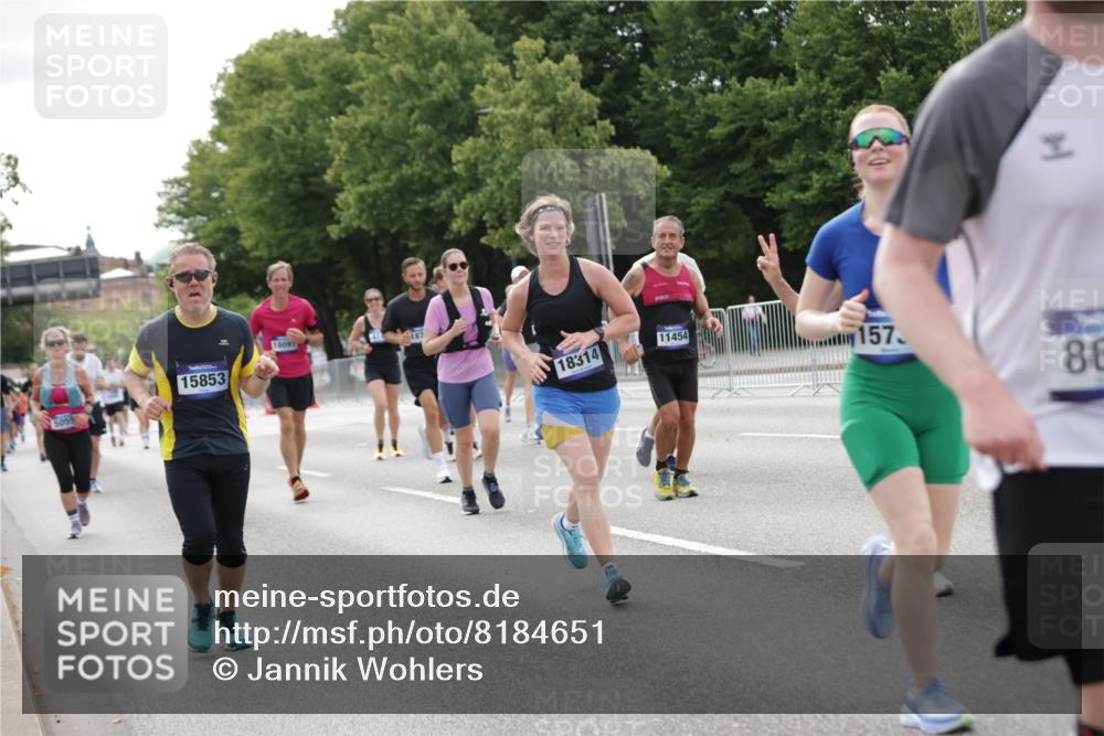 29.06.2025 - hella hamburg halbmarathon Jannik Wohlers http://msf.ph/oto/8184651 29.06.2025 10:23:25 Lombardsbrücke 1304, 1545, 2125, 2489, 4122, 4646, 4990, 5055, 5160, 5358, 5661, 6747, 8031, 8141, 8149, 8181, 8502, 8676, 8717, 9217, 9603, 9715, 10649, 11044, 11300, 11415, 11454, 11793, 13149, 14521, 15739, 15853, 16331, 17385, 17513, 18091, 18314, 18745, 18998, 19017 meine-sportfotos.de