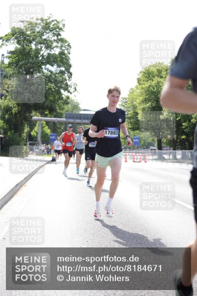 29.06.2025 - hella hamburg halbmarathon Jannik Wohlers http://msf.ph/oto/8184671 29.06.2025 09:43:13 Lombardsbrücke 2075, 2180, 2203, 7380, 8318, 10351, 13941, 15023, 15136, 17893, 18763 meine-sportfotos.de