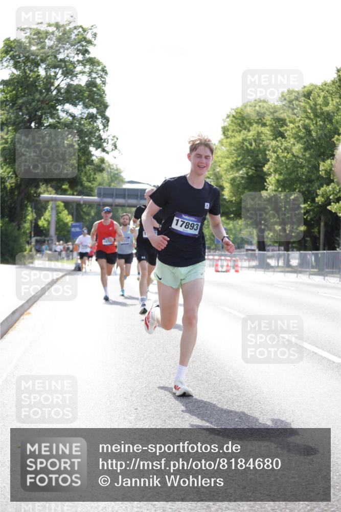 29.06.2025 - hella hamburg halbmarathon Jannik Wohlers http://msf.ph/oto/8184680 29.06.2025 09:43:13 Lombardsbrücke 2075, 2180, 2203, 7380, 8318, 10351, 13941, 15023, 15136, 17893, 18763 meine-sportfotos.de