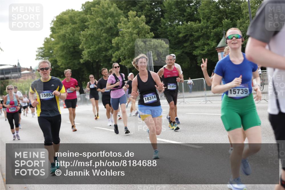 29.06.2025 - hella hamburg halbmarathon Jannik Wohlers http://msf.ph/oto/8184688 29.06.2025 10:23:25 Lombardsbrücke 1304, 1545, 2125, 2489, 4122, 4646, 4990, 5055, 5160, 5358, 5661, 6747, 8031, 8141, 8149, 8181, 8502, 8676, 8717, 9217, 9603, 9715, 10649, 11044, 11300, 11415, 11454, 11793, 13149, 14521, 15739, 15853, 16331, 17385, 17513, 18091, 18314, 18745, 18998, 19017 meine-sportfotos.de
