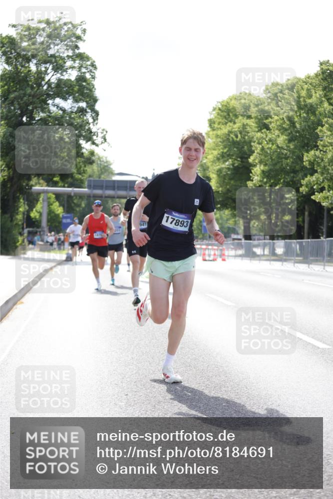 29.06.2025 - hella hamburg halbmarathon Jannik Wohlers http://msf.ph/oto/8184691 29.06.2025 09:43:13 Lombardsbrücke 2075, 2180, 2203, 7380, 8318, 10351, 13941, 15023, 15136, 17893, 18763 meine-sportfotos.de