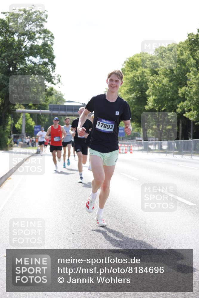 29.06.2025 - hella hamburg halbmarathon Jannik Wohlers http://msf.ph/oto/8184696 29.06.2025 09:43:13 Lombardsbrücke 2075, 2180, 2203, 7380, 8318, 10351, 13941, 15023, 15136, 17893, 18763 meine-sportfotos.de