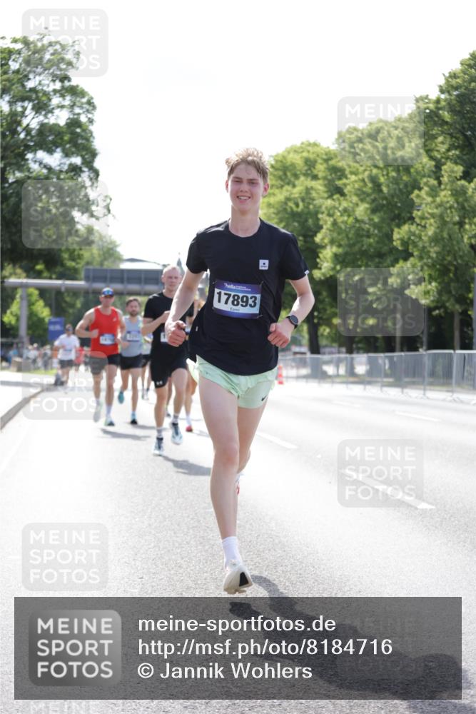29.06.2025 - hella hamburg halbmarathon Jannik Wohlers http://msf.ph/oto/8184716 29.06.2025 09:43:13 Lombardsbrücke 2075, 2180, 2203, 7380, 8318, 10351, 13941, 15023, 15136, 17893, 18763 meine-sportfotos.de