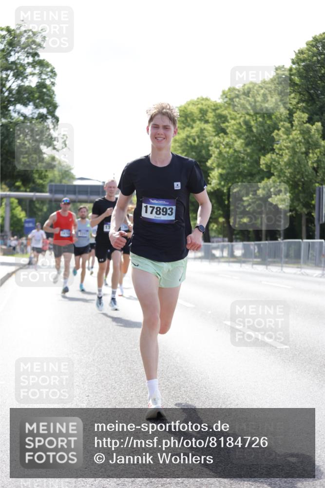 29.06.2025 - hella hamburg halbmarathon Jannik Wohlers http://msf.ph/oto/8184726 29.06.2025 09:43:14 Lombardsbrücke 2075, 2180, 2203, 7380, 8318, 9804, 10351, 13941, 15023, 15136, 17893, 18763 meine-sportfotos.de