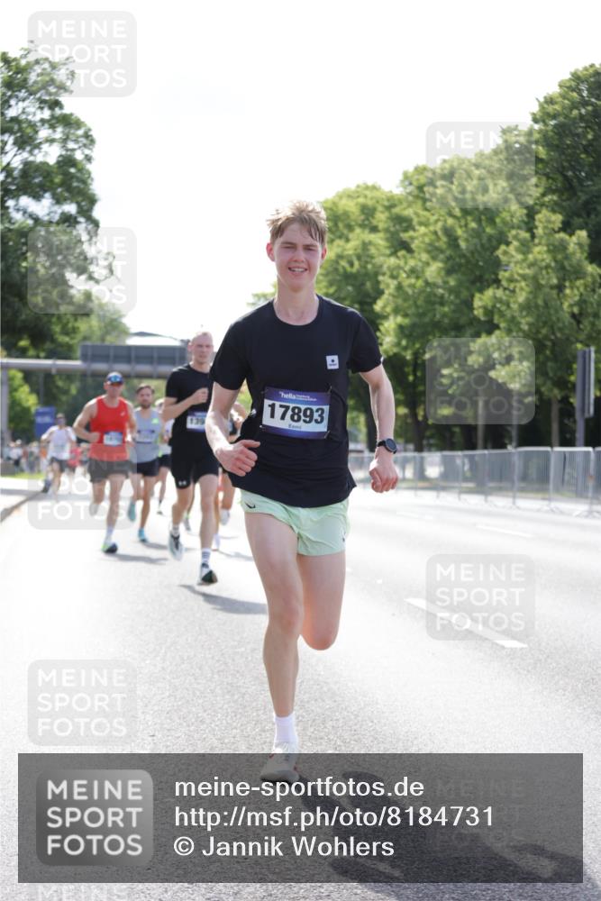 29.06.2025 - hella hamburg halbmarathon Jannik Wohlers http://msf.ph/oto/8184731 29.06.2025 09:43:14 Lombardsbrücke 2075, 2180, 2203, 7380, 8318, 9804, 10351, 13941, 15023, 15136, 17893, 18763 meine-sportfotos.de