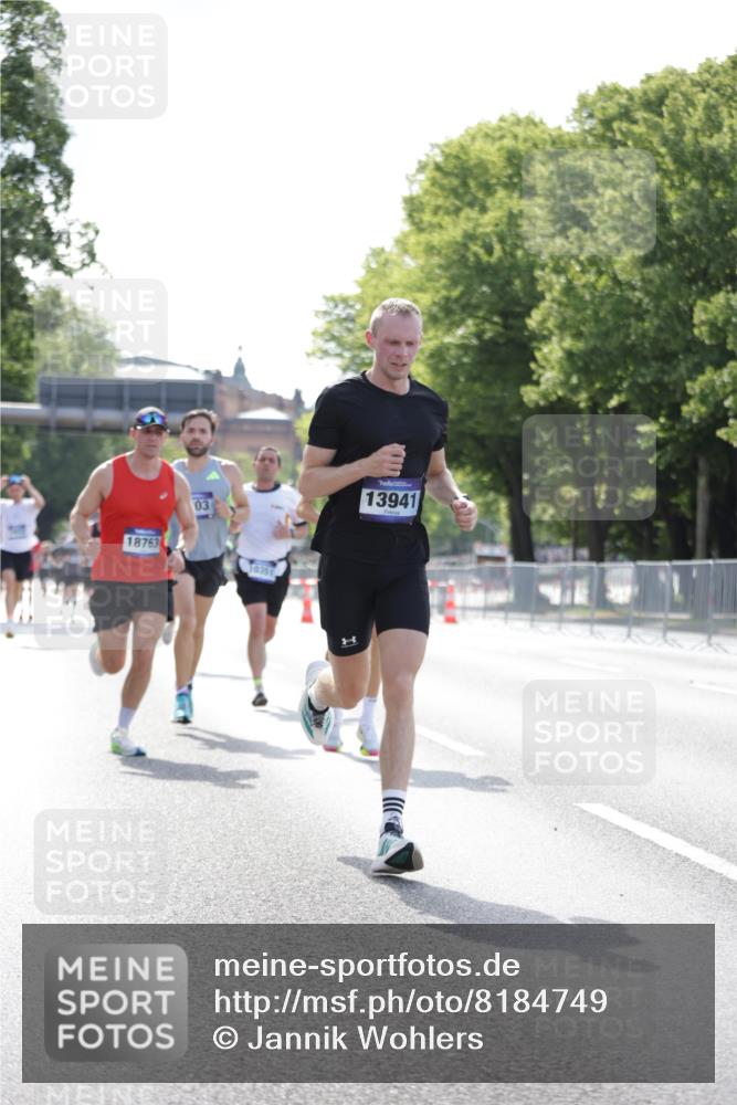 29.06.2025 - hella hamburg halbmarathon Jannik Wohlers http://msf.ph/oto/8184749 29.06.2025 09:43:14 Lombardsbrücke 2075, 2180, 2203, 7380, 8318, 9804, 10351, 13941, 15023, 15136, 17893, 18763 meine-sportfotos.de