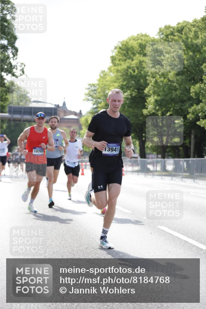 29.06.2025 - hella hamburg halbmarathon Jannik Wohlers http://msf.ph/oto/8184768 29.06.2025 09:43:15 Lombardsbrücke 2075, 2180, 2203, 7380, 8318, 9804, 10351, 13941, 15023, 15136, 17893, 18763 meine-sportfotos.de