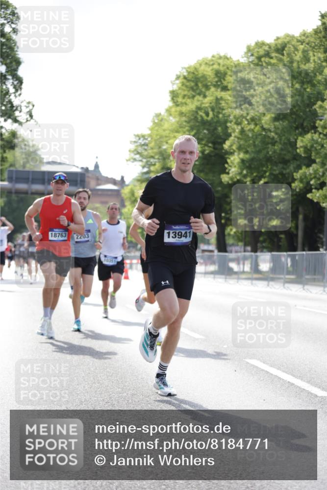 29.06.2025 - hella hamburg halbmarathon Jannik Wohlers http://msf.ph/oto/8184771 29.06.2025 09:43:15 Lombardsbrücke 2075, 2180, 2203, 7380, 8318, 9804, 10351, 13941, 15023, 15136, 17893, 18763 meine-sportfotos.de