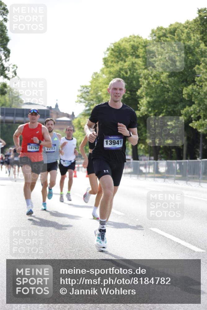 29.06.2025 - hella hamburg halbmarathon Jannik Wohlers http://msf.ph/oto/8184782 29.06.2025 09:43:15 Lombardsbrücke 2075, 2180, 2203, 7380, 8318, 9804, 10351, 13941, 15023, 15136, 17893, 18763 meine-sportfotos.de
