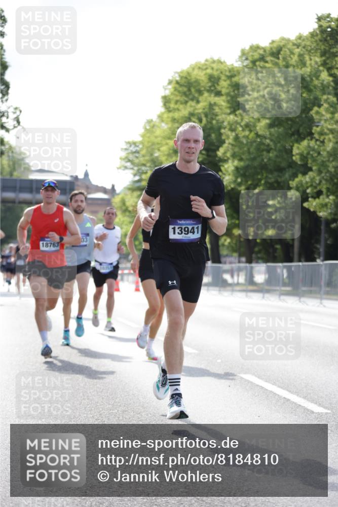 29.06.2025 - hella hamburg halbmarathon Jannik Wohlers http://msf.ph/oto/8184810 29.06.2025 09:43:15 Lombardsbrücke 2075, 2180, 2203, 7380, 8318, 9804, 10351, 13941, 15023, 15136, 17893, 18763 meine-sportfotos.de
