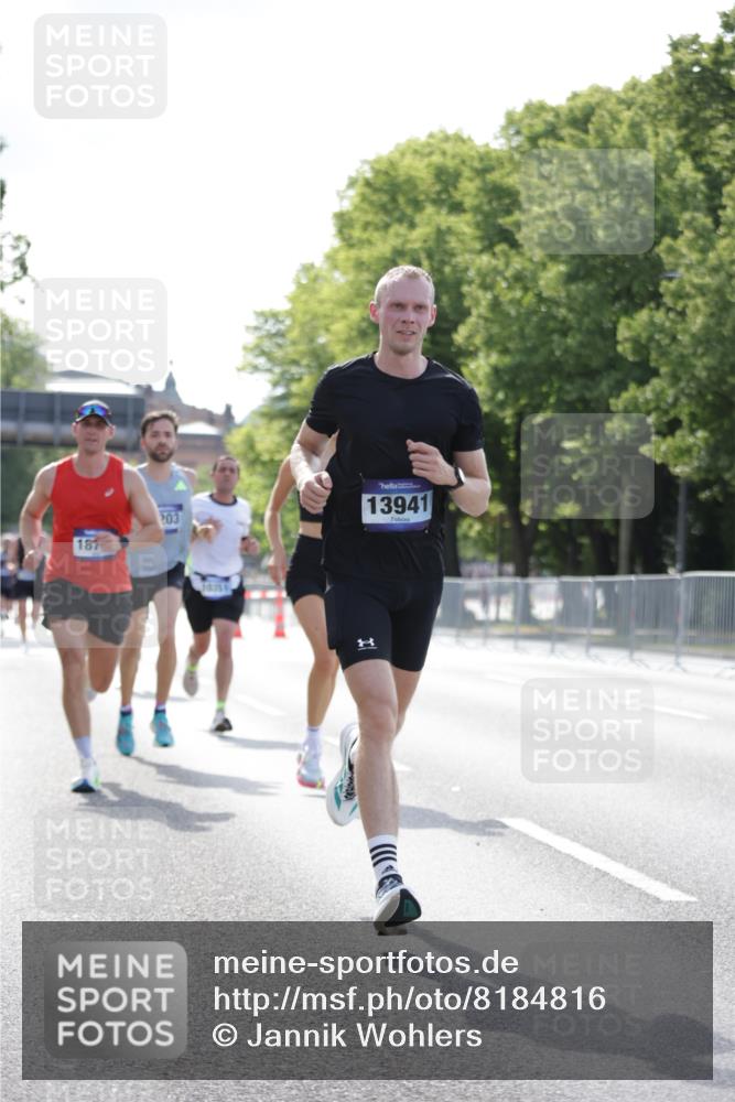 29.06.2025 - hella hamburg halbmarathon Jannik Wohlers http://msf.ph/oto/8184816 29.06.2025 09:43:15 Lombardsbrücke 2075, 2180, 2203, 7380, 8318, 9804, 10351, 13941, 15023, 15136, 17893, 18763 meine-sportfotos.de