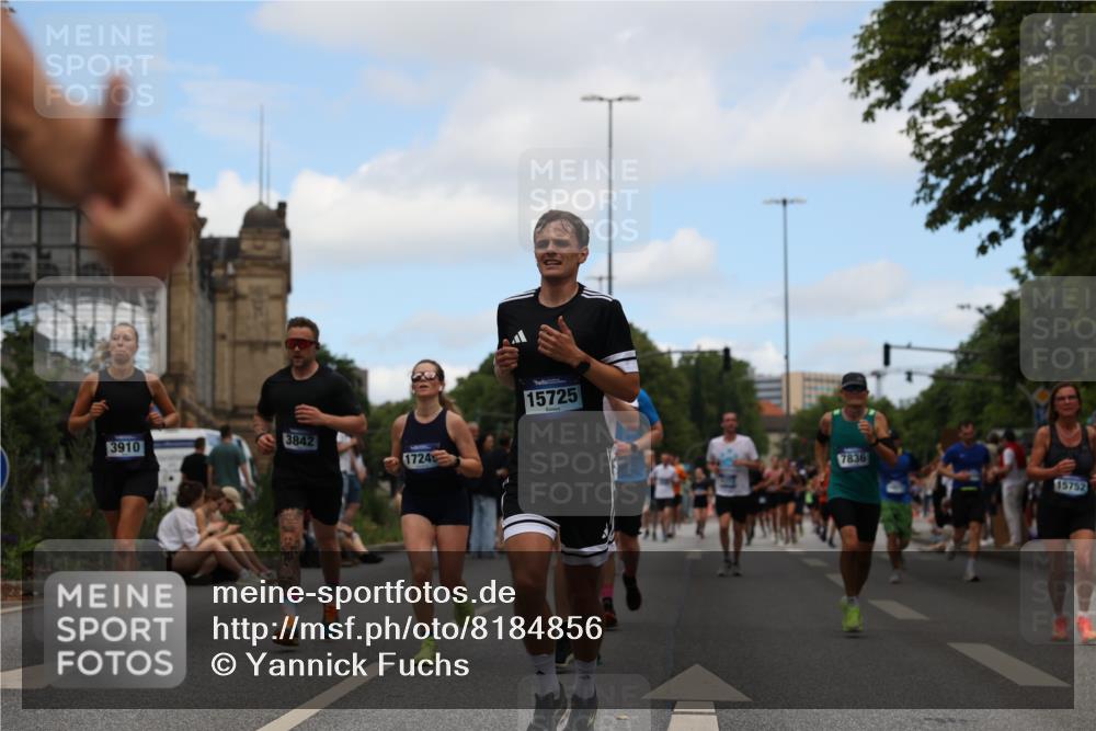 29.06.2025 - hella hamburg halbmarathon Yannick Fuchs http://msf.ph/oto/8184856 29.06.2025 11:21:07 20KM 2010, 2699, 2959, 3579, 3842, 3910, 4161, 4349, 4373, 4877, 5494, 5584, 5838, 6598, 6640, 6951, 7604, 7772, 7836, 8050, 9256, 9807, 10077, 11046, 11668, 12381, 12395, 12844, 12958, 13090, 13382, 13934, 13984, 14105, 14810, 14906, 14986, 15481, 15725, 15752, 15869, 16457, 16541, 16735, 17034, 17207, 17249, 18610, 18769, 19012, 19081, 19193 meine-sportfotos.de