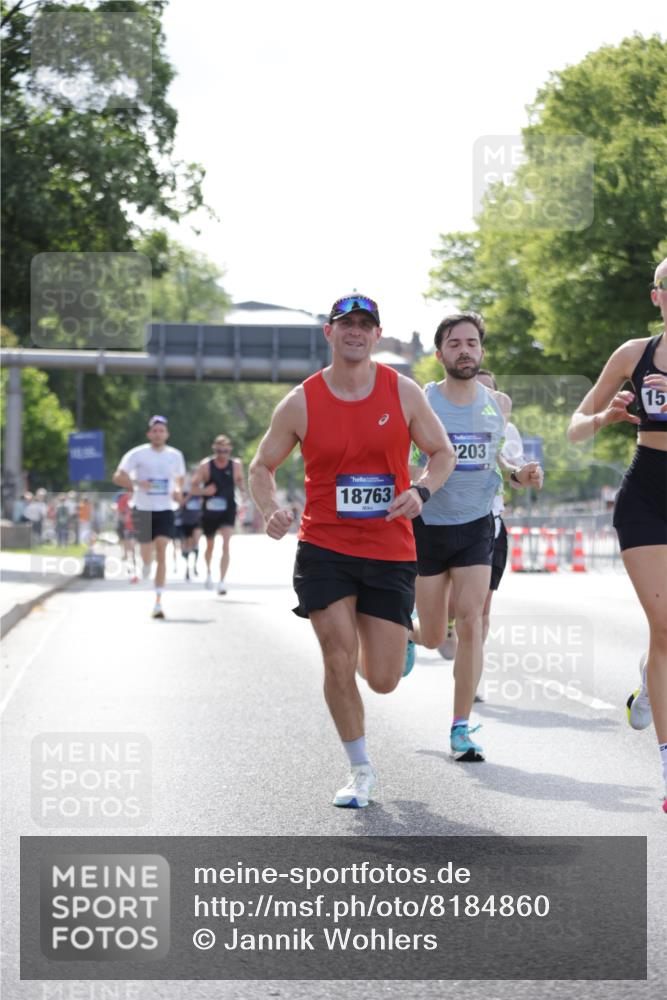 29.06.2025 - hella hamburg halbmarathon Jannik Wohlers http://msf.ph/oto/8184860 29.06.2025 09:43:16 Lombardsbrücke 2075, 2180, 2203, 8318, 9804, 10351, 13941, 15023, 15136, 17893, 18763, 18832 meine-sportfotos.de