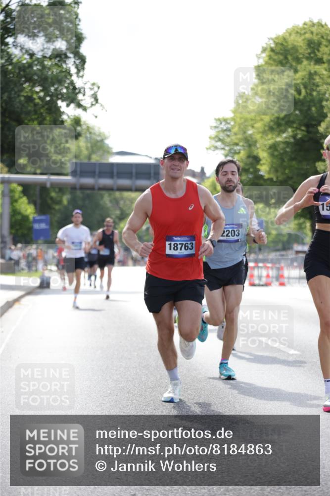 29.06.2025 - hella hamburg halbmarathon Jannik Wohlers http://msf.ph/oto/8184863 29.06.2025 09:43:16 Lombardsbrücke 2075, 2180, 2203, 8318, 9804, 10351, 13941, 15023, 15136, 17893, 18763, 18832 meine-sportfotos.de