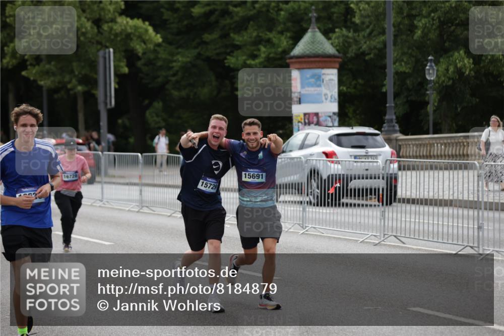 29.06.2025 - hella hamburg halbmarathon Jannik Wohlers http://msf.ph/oto/8184879 29.06.2025 11:10:59 Lombardsbrücke 2105, 2345, 2373, 3713, 4157, 4269, 4452, 5797, 6729, 6933, 8294, 8314, 9375, 9703, 10021, 10170, 10758, 11104, 11807, 13428, 15241, 15691, 15729, 15810, 16728, 17330, 17507, 17760, 18463, 18639, 18752, 19179 meine-sportfotos.de