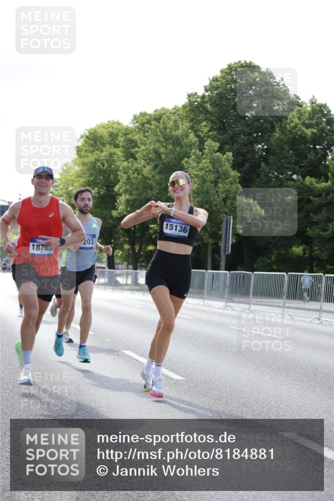 29.06.2025 - hella hamburg halbmarathon Jannik Wohlers http://msf.ph/oto/8184881 29.06.2025 09:43:16 Lombardsbrücke 2075, 2180, 2203, 8318, 9804, 10351, 13941, 15023, 15136, 17893, 18763, 18832 meine-sportfotos.de