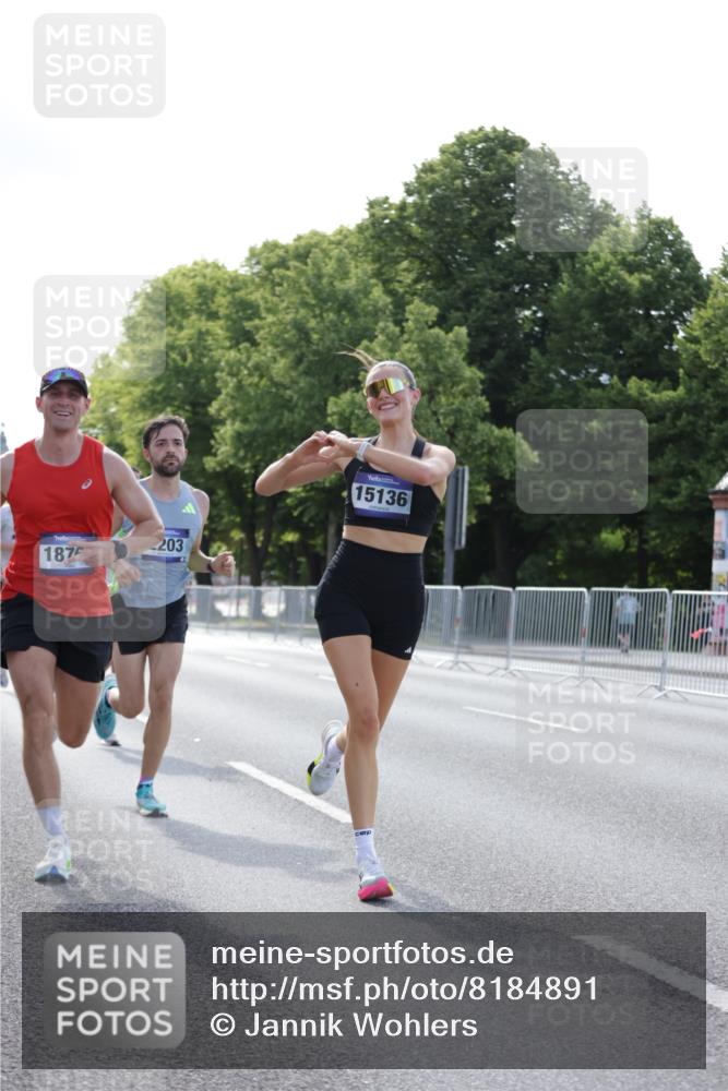 29.06.2025 - hella hamburg halbmarathon Jannik Wohlers http://msf.ph/oto/8184891 29.06.2025 09:43:16 Lombardsbrücke 2075, 2180, 2203, 8318, 9804, 10351, 13941, 15023, 15136, 17893, 18763, 18832 meine-sportfotos.de