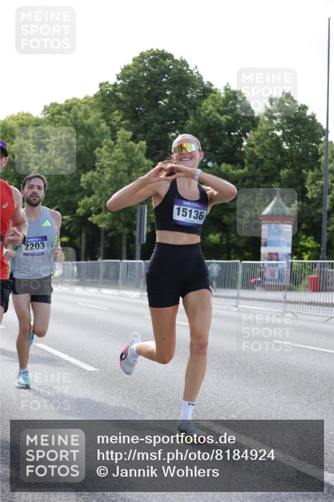 29.06.2025 - hella hamburg halbmarathon Jannik Wohlers http://msf.ph/oto/8184924 29.06.2025 09:43:17 Lombardsbrücke 2075, 2180, 2203, 8318, 9804, 10351, 13941, 15023, 15136, 17040, 17893, 18763, 18832 meine-sportfotos.de