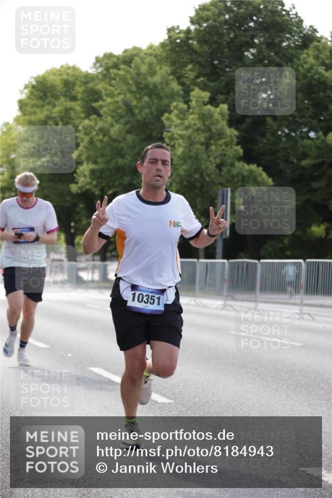 29.06.2025 - hella hamburg halbmarathon Jannik Wohlers http://msf.ph/oto/8184943 29.06.2025 09:43:18 Lombardsbrücke 2075, 2180, 2203, 8318, 9804, 10351, 13941, 15023, 15136, 17040, 17893, 18763, 18832 meine-sportfotos.de