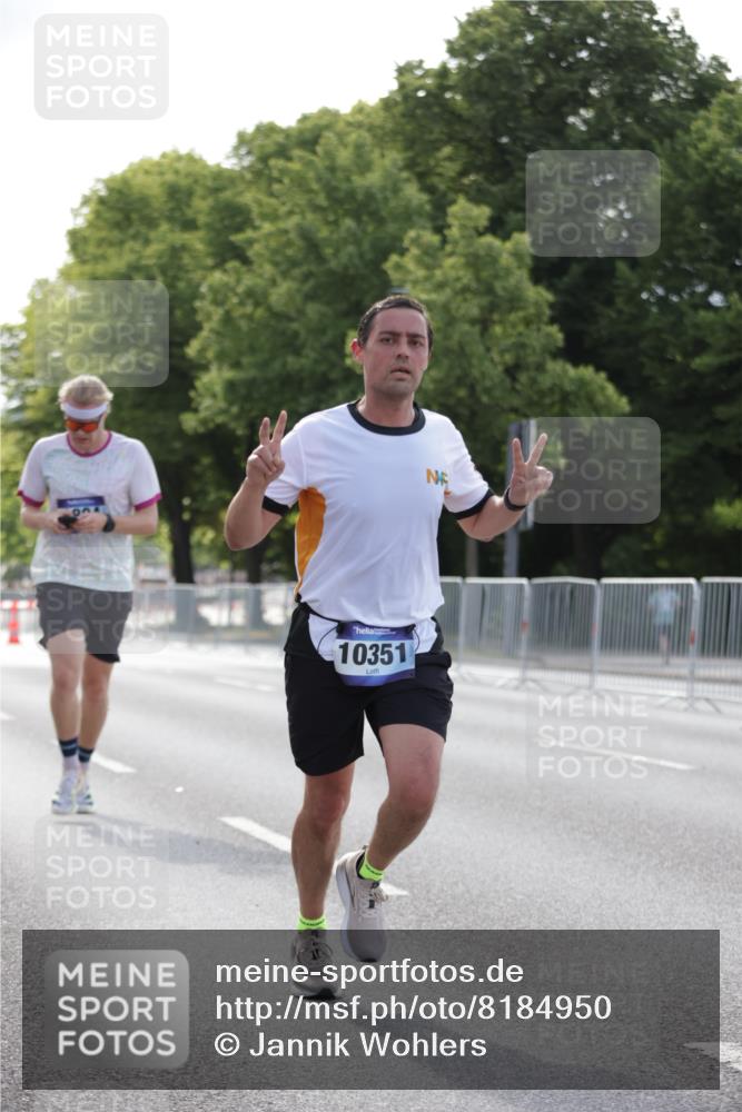 29.06.2025 - hella hamburg halbmarathon Jannik Wohlers http://msf.ph/oto/8184950 29.06.2025 09:43:18 Lombardsbrücke 2075, 2180, 2203, 8318, 9804, 10351, 13941, 15023, 15136, 17040, 17893, 18763, 18832 meine-sportfotos.de