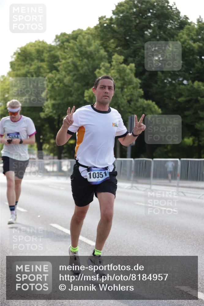29.06.2025 - hella hamburg halbmarathon Jannik Wohlers http://msf.ph/oto/8184957 29.06.2025 09:43:18 Lombardsbrücke 2075, 2180, 2203, 8318, 9804, 10351, 13941, 15023, 15136, 17040, 17893, 18763, 18832 meine-sportfotos.de