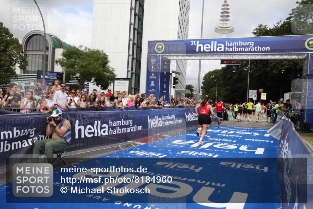 29.06.2025 - hella hamburg halbmarathon Michael Strokosch http://msf.ph/oto/8184960 29.06.2025 10:41:55 Ziel 1169, 7092, 10415, 11765, 15521, 15935 meine-sportfotos.de